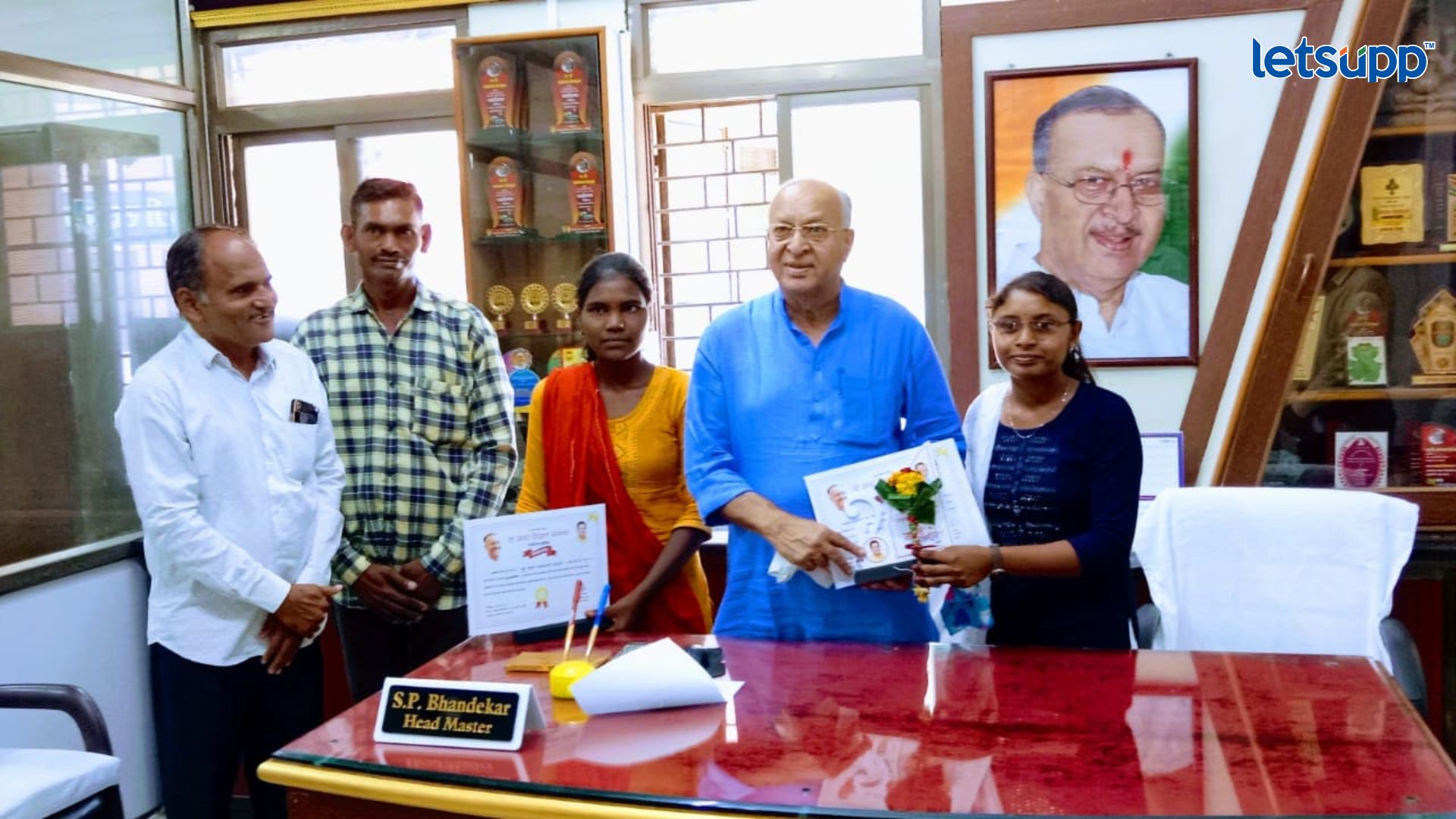 सुट्टीदिवशी कष्ट केलं, पुस्तक घेतली अन् लक्ष्मी शाळेत पहिली आली… एका संघर्षाची प्रेरणादायी कहाणी Laxmi Wagh