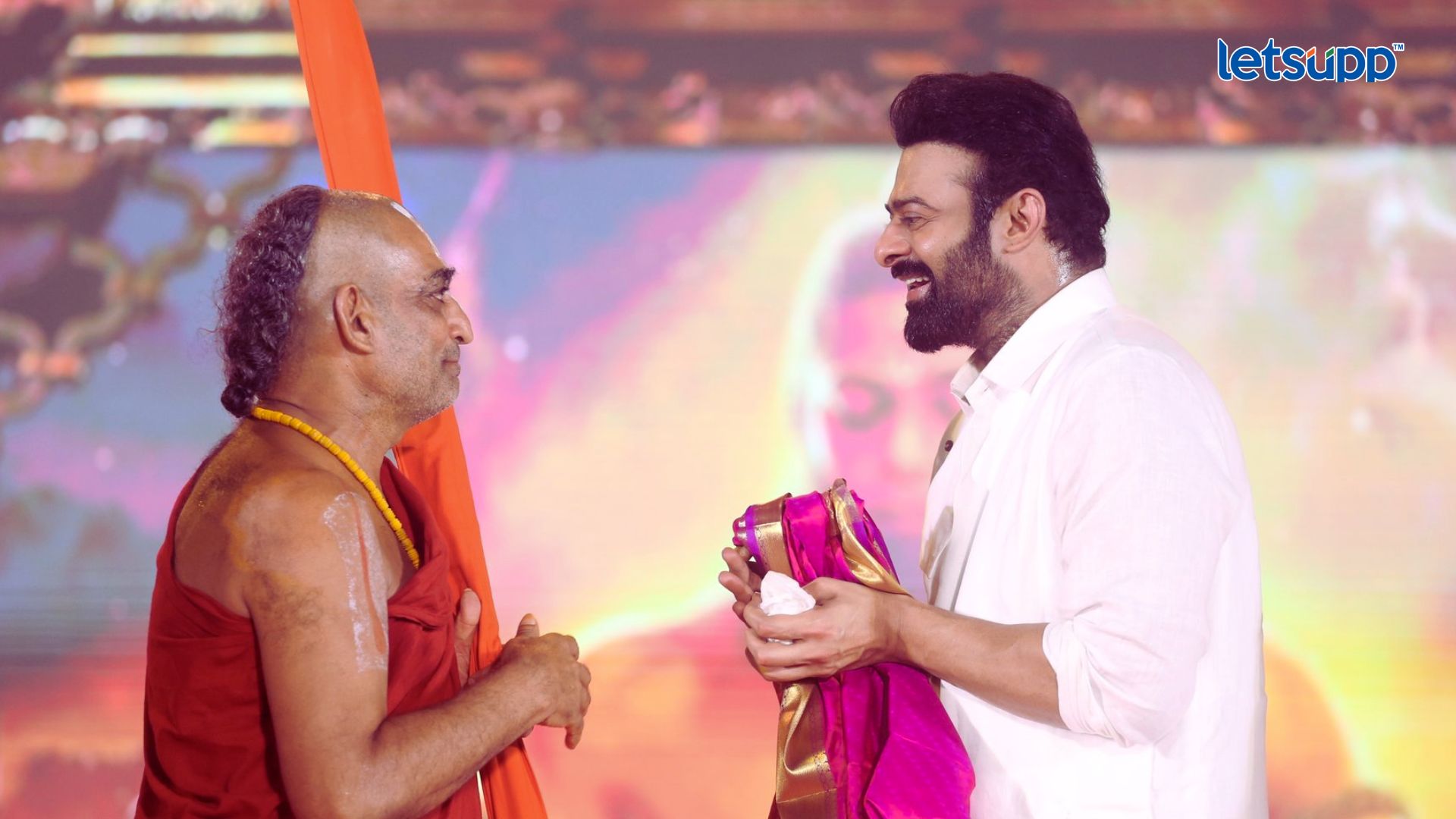 Prabhas: अखेर प्रभासचा लग्नाबद्दल मोठा खुलासा; म्हणाला, ‘पवित्र स्थळी…’ Prabhas