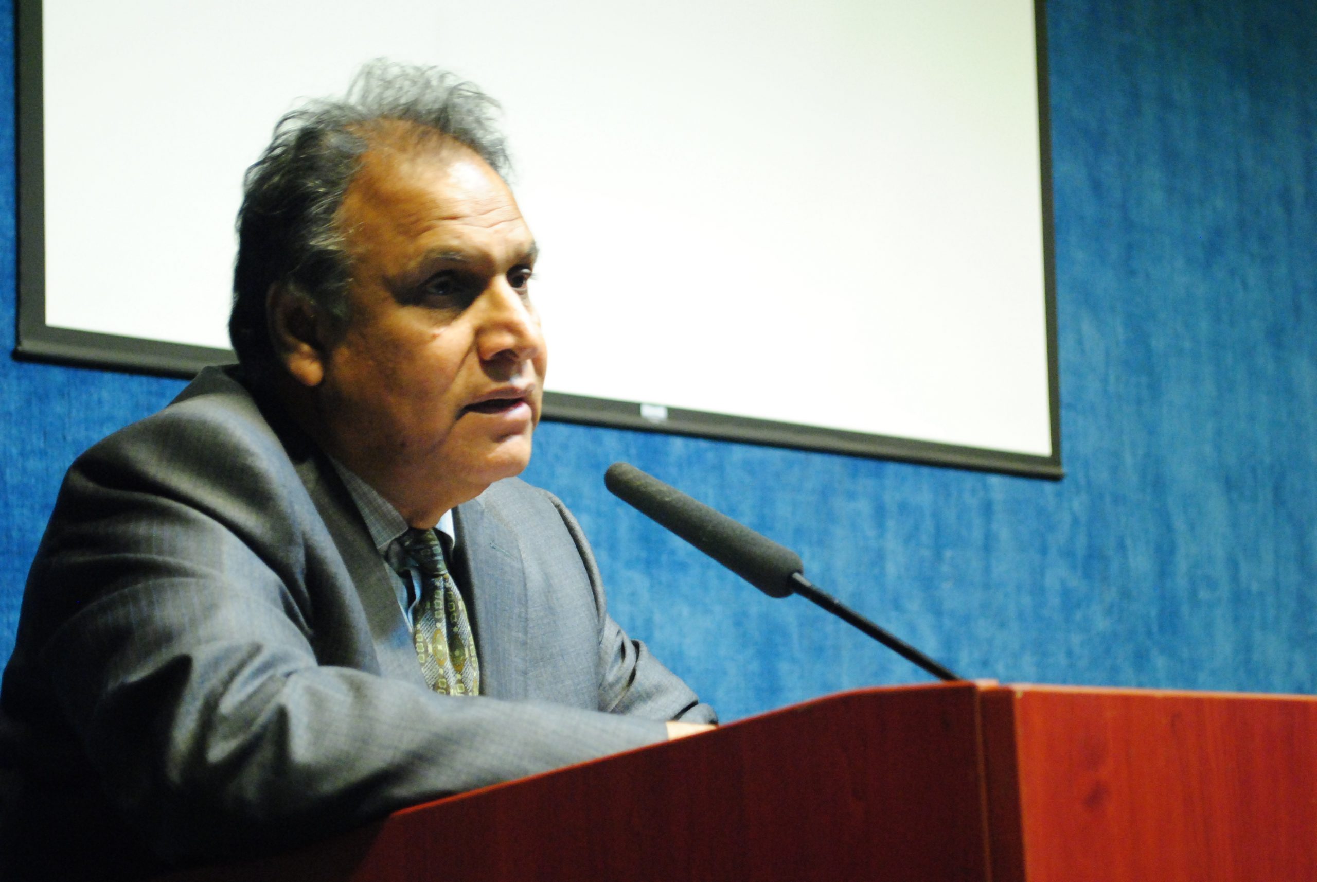 Dr. Sukhadeo Thorat: 54 टक्के शैक्षणिक क्षेत्र खाजगी संस्थांकडे; गरिबांसाठी धोक्याची घंटा! Sukhadeo_Thorat_2011