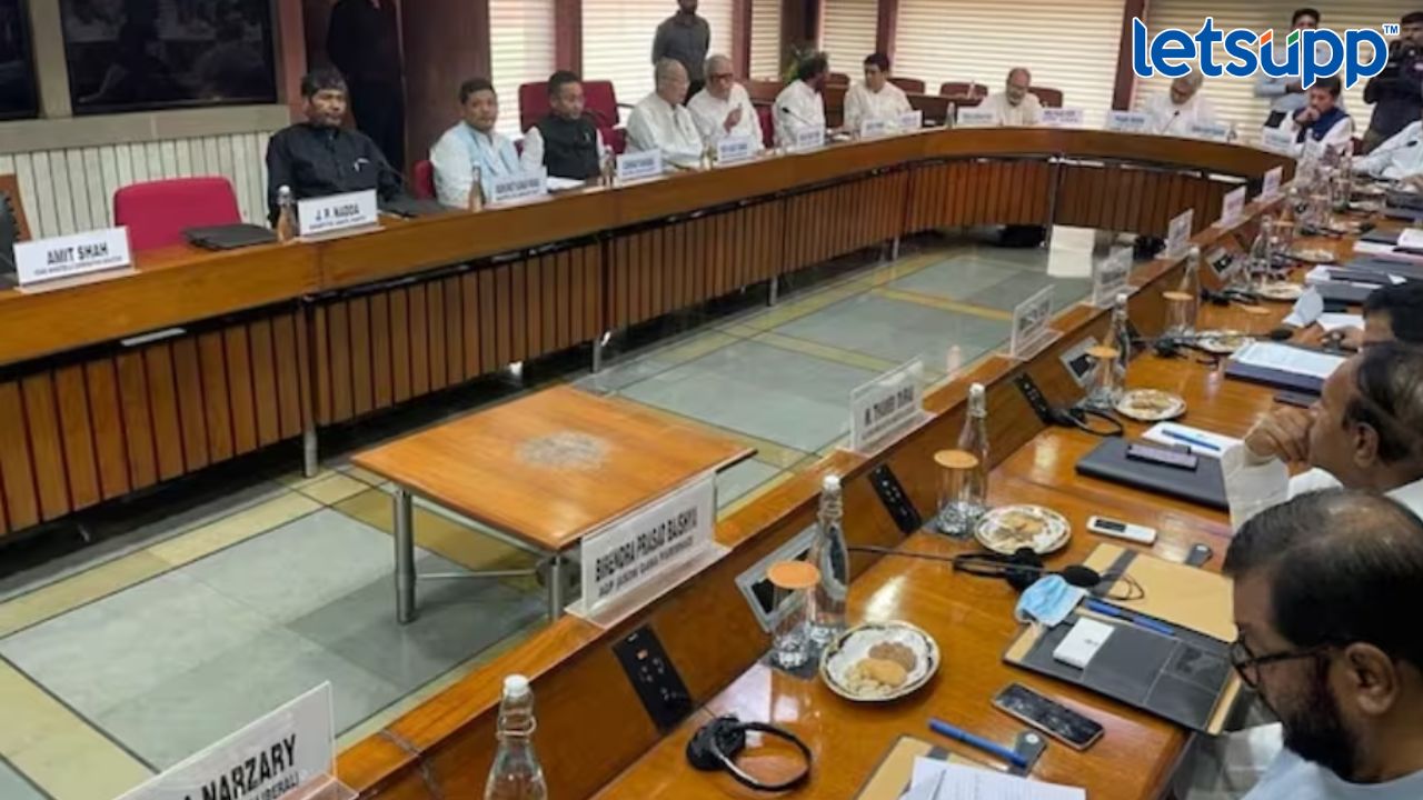 Manipur violence: मणिपूरमध्ये राष्ट्रपती राजवट लागू करा, विरोधकांनी अमित शहांना घेरले UPSC Exam (1)