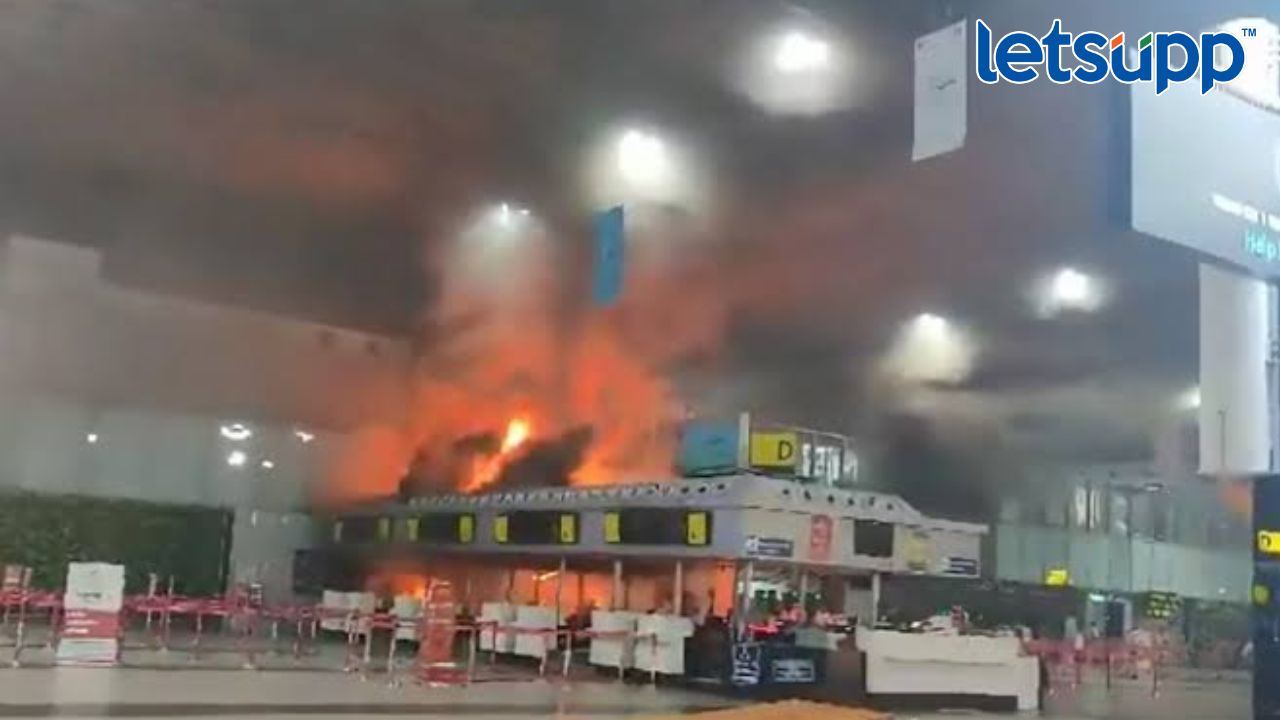 Kolkata Airport Fire: कोलकाता विमानतळावर आगीची दुर्घटना टळली, प्रवाशांची धावपळ UPSC Exam (8)