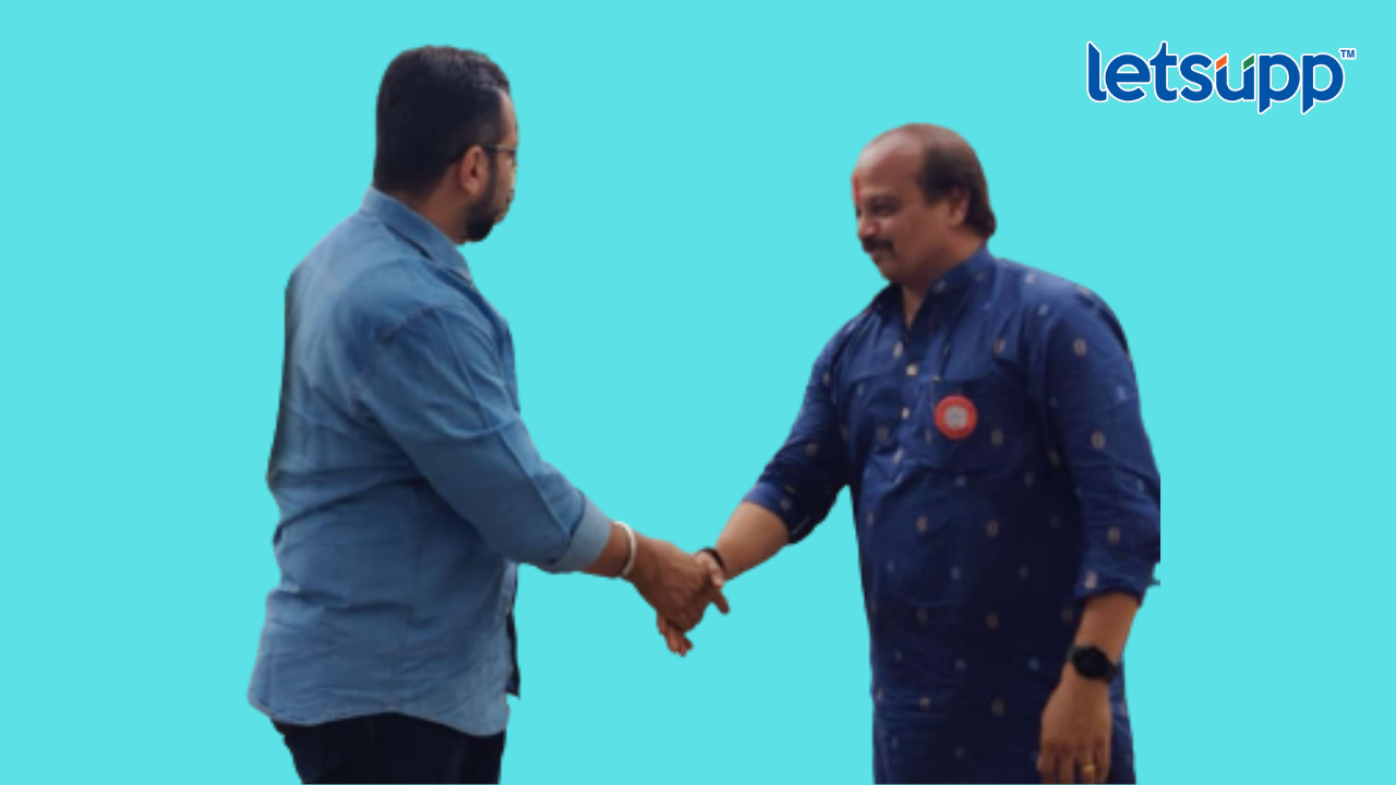Amol Kolhe Meets Vasant More : अमोल कोल्हे वसंत मोरेंच्या भेटीला, राजकीय वर्तुळात चर्चांना उधाण! Untitled Design