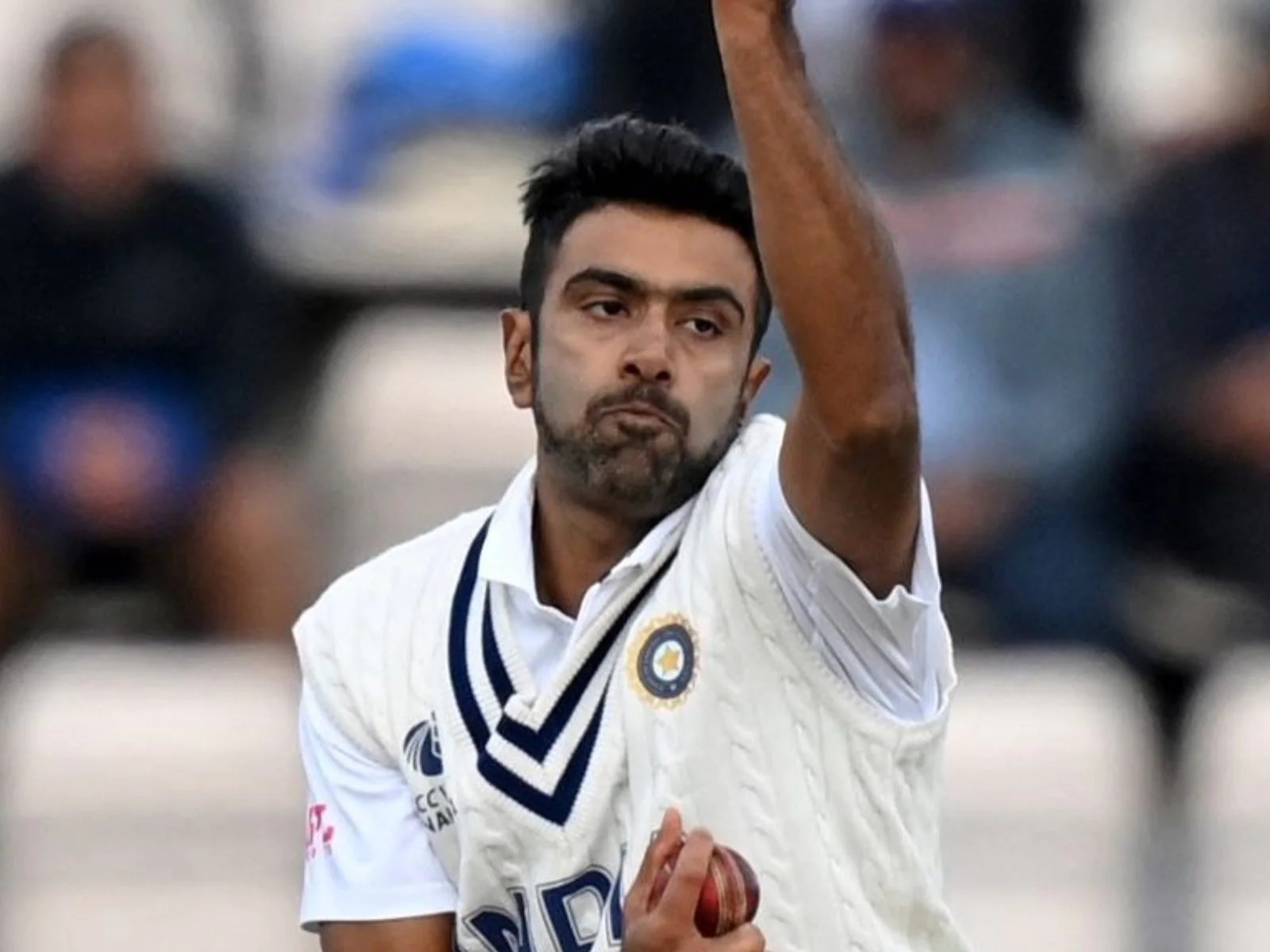 R Ashwin Birthday Special : आधी सलामीवीर, नंतर वेगवान गोलंदाज आणि शेवटी फिरकीत नाव कमावले भारताला झटका! आधी इतिहास रचला आज संघातूनच बाहेर; अश्विनच्या माघारीचं कारण काय ?