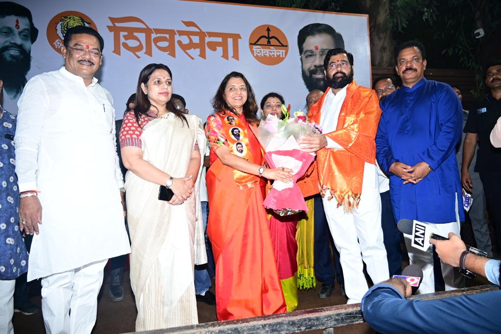 सुषमा अंधारेंमुळे मी पक्ष सोडला, पक्ष प्रवेशानंतर आमदार मनीषा कायंदे म्हणाल्या… WhatsApp Image 2023 06 18 At 11.11.09 PM