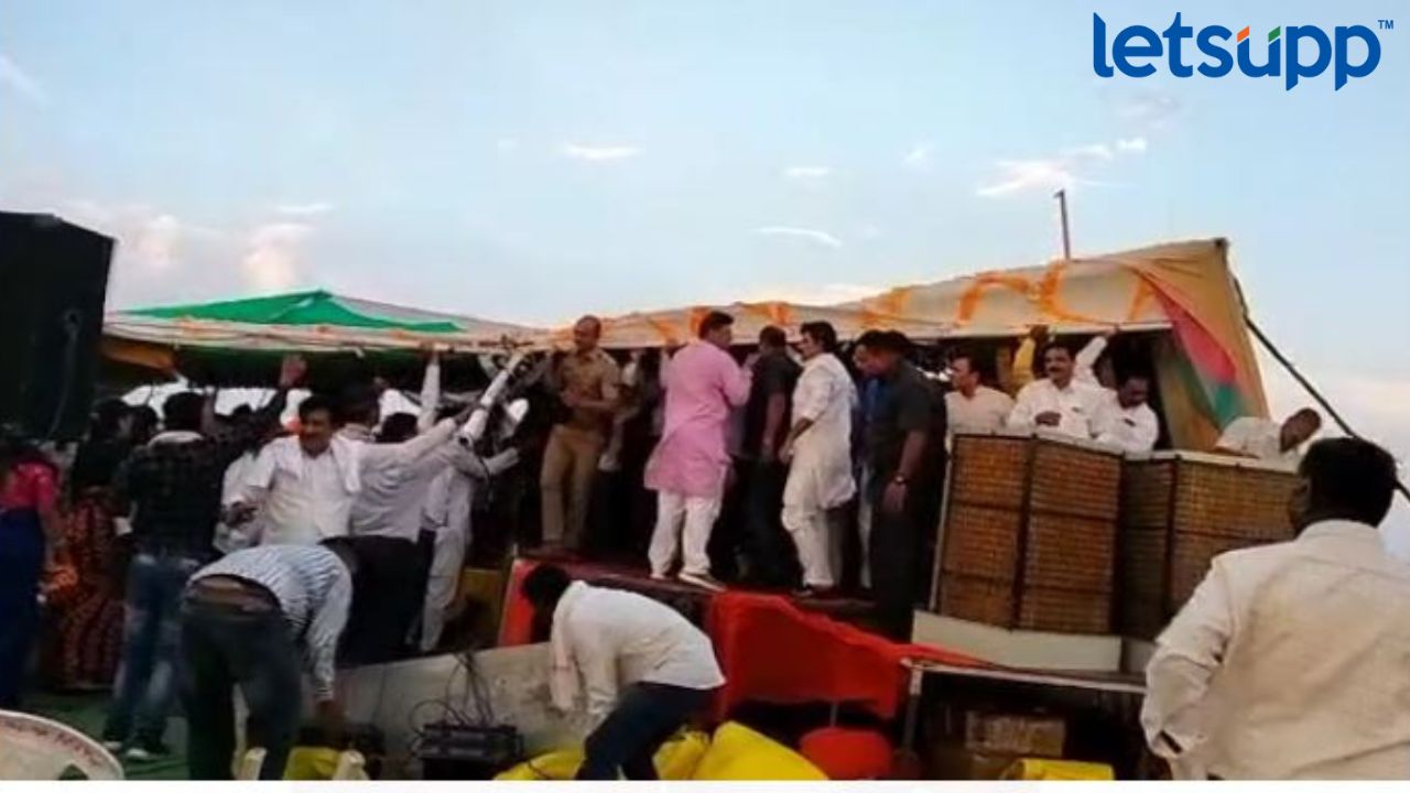 Amravati : वादळाने मंडप कोसळला; भाजपचे खासदार, आमदार बचावले Amravati