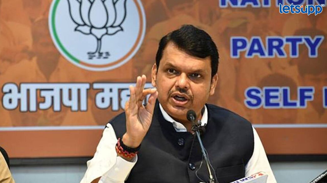 पवारांनी केलं तर मुत्सद्देगिरी आणि शिंदेंनी केलं तर गद्दारी कशी काय? फडणवीसांचा राष्ट्रवादीला सवाल