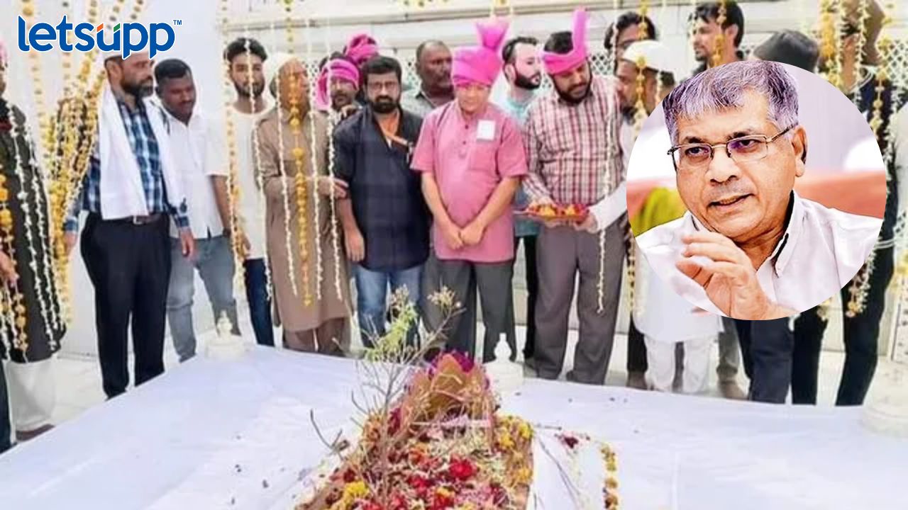 तुम्ही तर औरंगजेबाच्या दरबारात… वाद निर्माण करणाऱ्यांना प्रकाश आंबेडकरांनी फटकारलं… Prakash Ambedkar