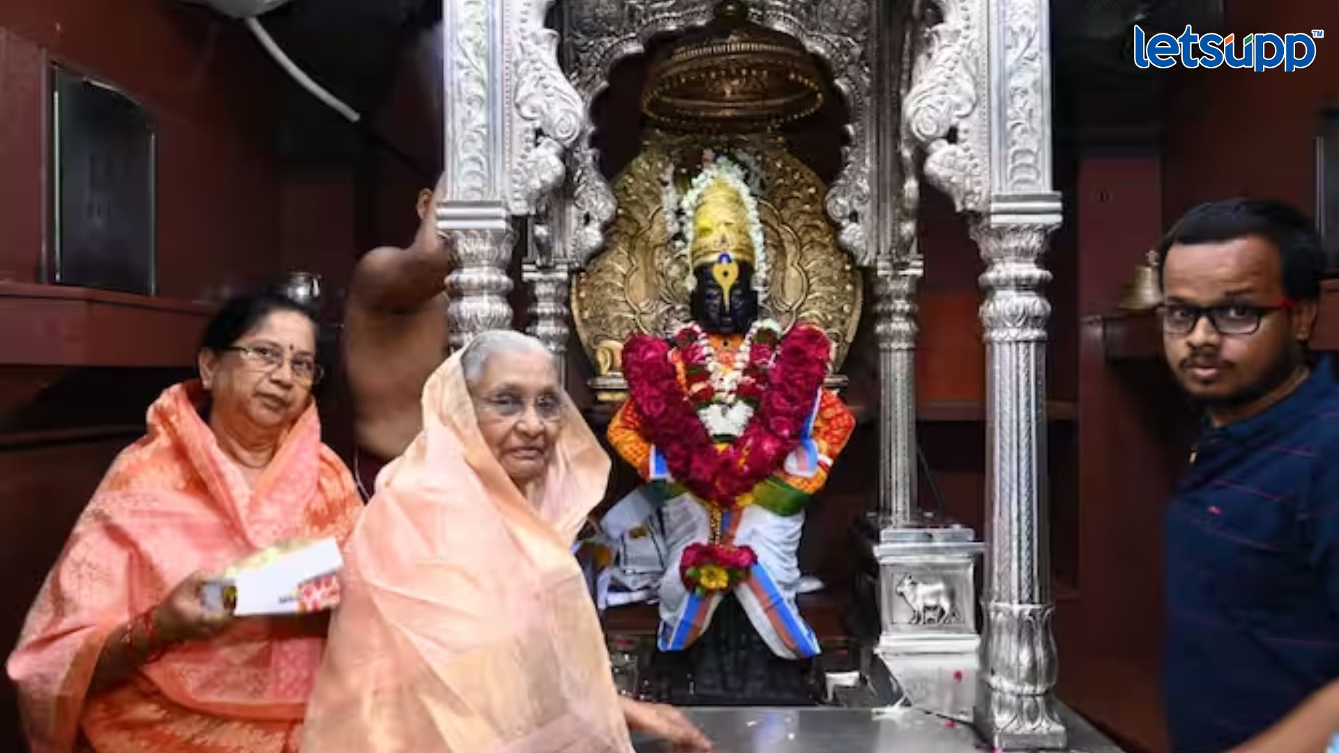 “पांडुरंगाच्या सेवेचं फळ मिळालं…” : अजितदादांच्या आईनं पंढरपूरमध्ये जाऊन घेतलं दर्शन Ajit Pawar's Mother