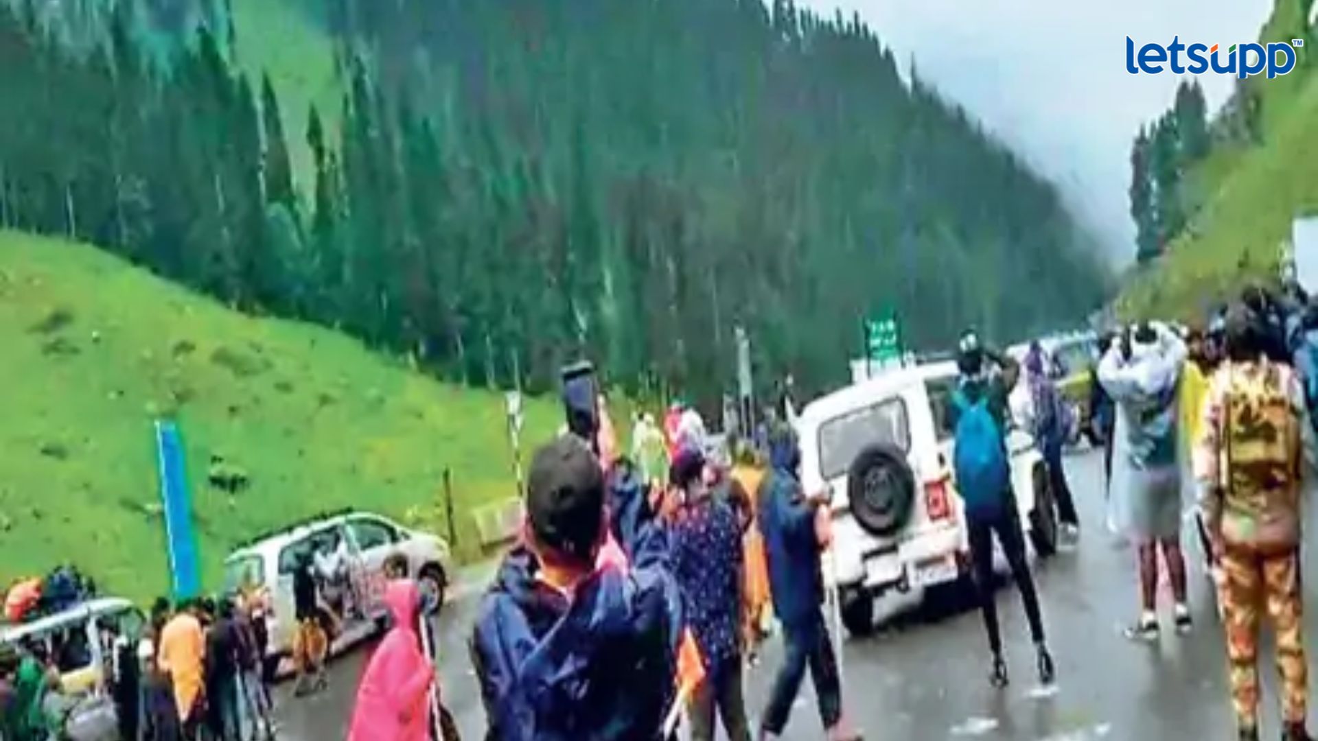 जम्मू काश्मिरमध्ये पावसाचा हाहा:कार : अमरनाथ यात्रा स्थगित, 60 हजार यात्रेकरु अडकले