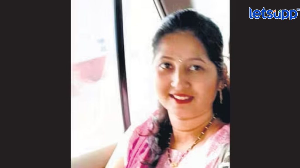 A 30-year-old woman, along with four others, allegedly looted her boyfriend of lakhs of rupees