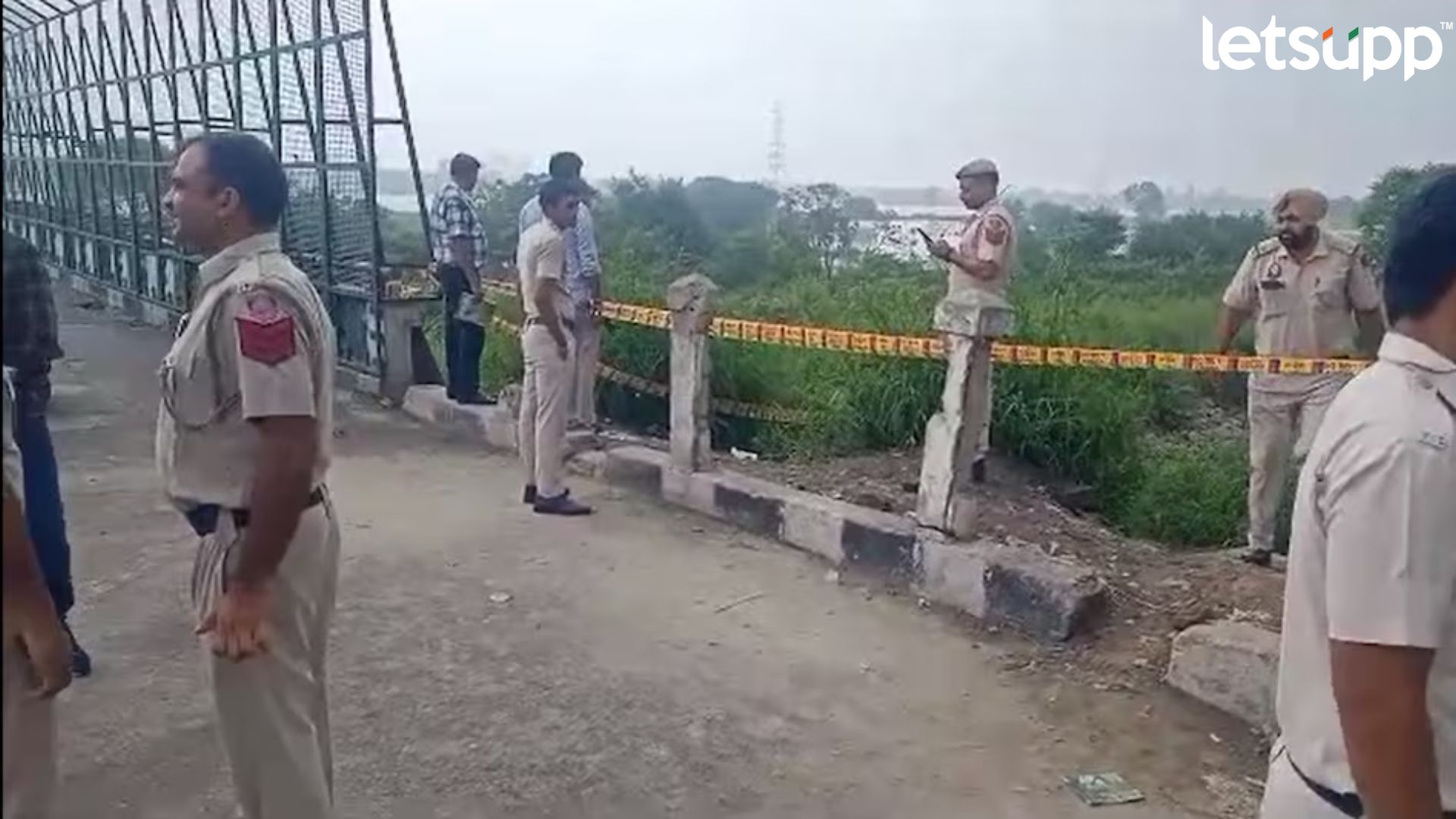 Crime : राजधानी दिल्ली पुन्हा हादरली : तुकड्या-तुकड्यांमध्ये आढळला युवतीचा मृतदेह