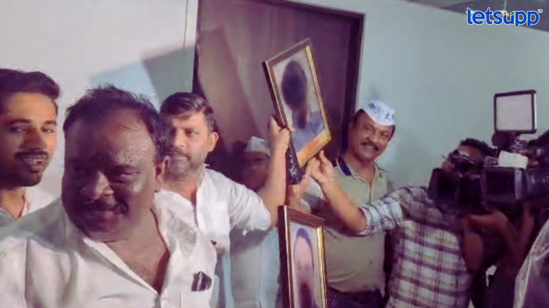 अजितदादा, छगन भुजबळ यांच्या फोटोला काळे फासले…..पण आव्हाड यांनी…. Maharashtra Politics Ajit Pawar