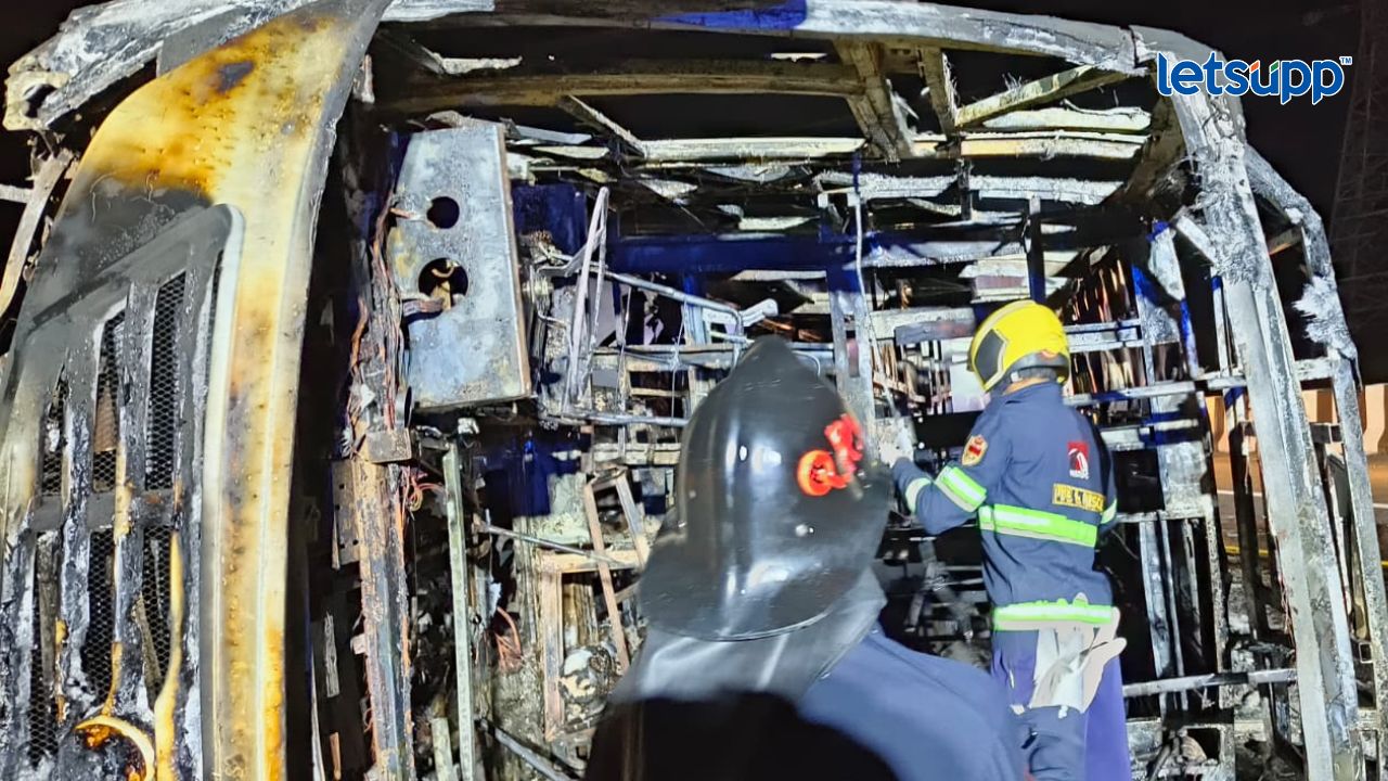 Buldhana Bus Accident : जीव वाचवण्यासाठी प्रवासी काचांवर हात मारत होते पण…. Samruddhi Accident Buldhana
