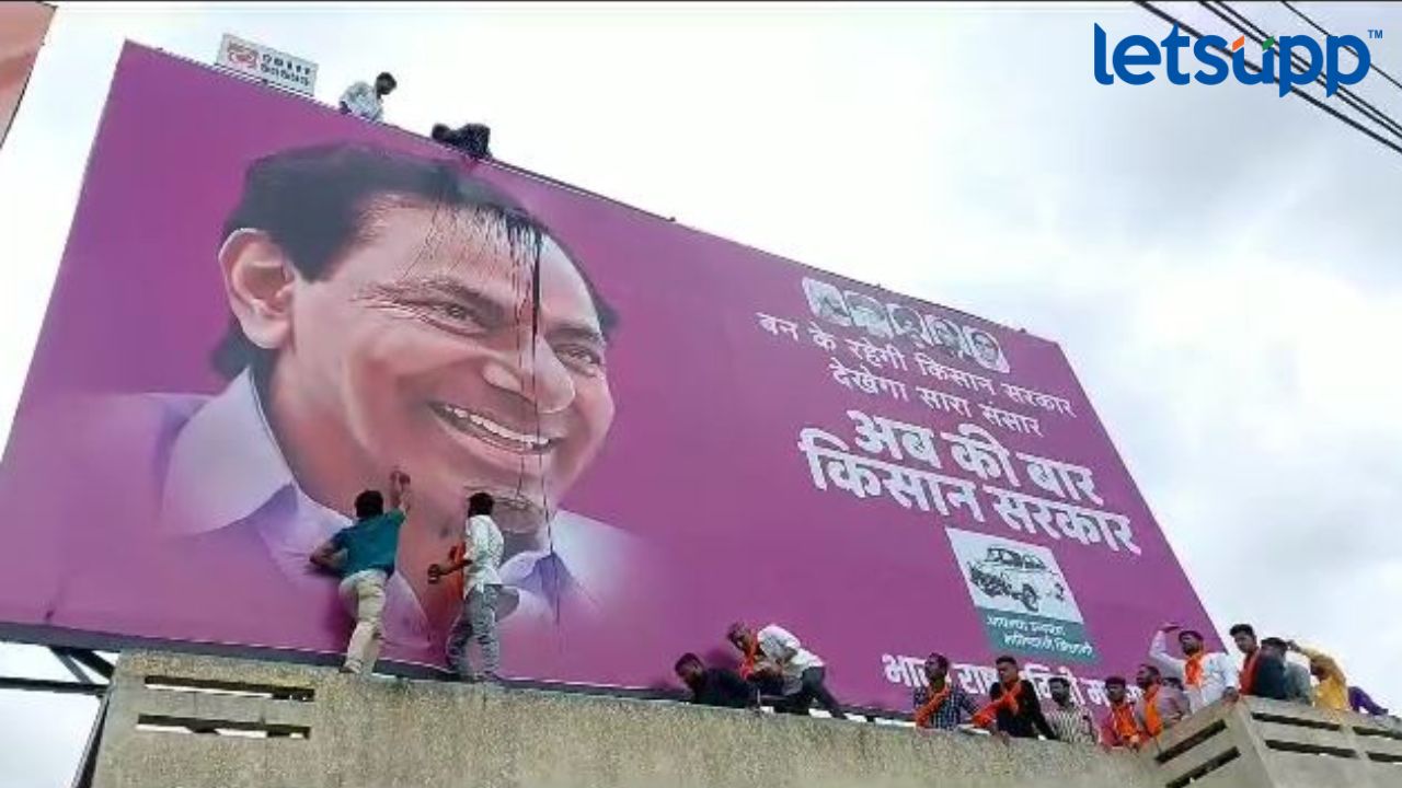 बीआरएसच्या नेत्याकडून औरंगजेबाचं समर्थन; हिंदुत्ववादी संघटनांनी पोस्टर्सला फासले काळे Untitled Design (6)