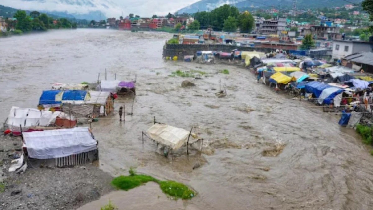 Rain Update: उत्तर भारतात ‘जल प्रलय’… हिमाचल-उत्तराखंडमध्ये नद्यांना पूर, अनेकांचा मृत्यू