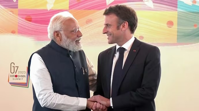 PM Modi France Visit:  PM मोदी फ्रान्सला रवाना, राष्ट्राध्यक्ष मॅक्रॉन यांच्यासोबत करणार डिनर