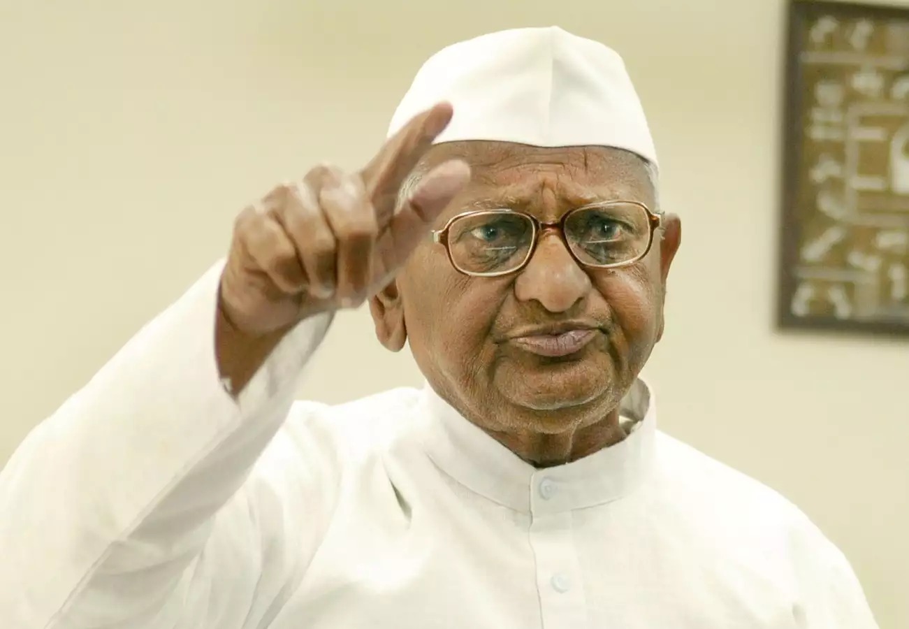 भ्रष्टाचाऱ्यांना सोबत घेणं हे दुर्दैवच, अजितदादांवरून अण्णांचा भाजपवर निशाणा WhatsApp Image 2023 07 23 At 8.27.17 PM
