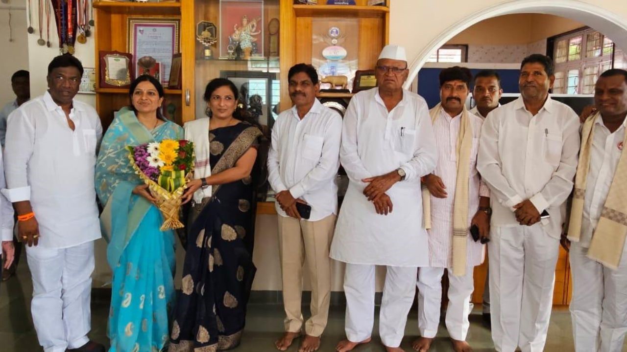 Ahmednagar Politics : शिर्डीच्या खासदाराची चलबिचल, थेट भारत राष्ट्र समितीच्या नेत्यांच्या भेटीला Bhanudas Murkute