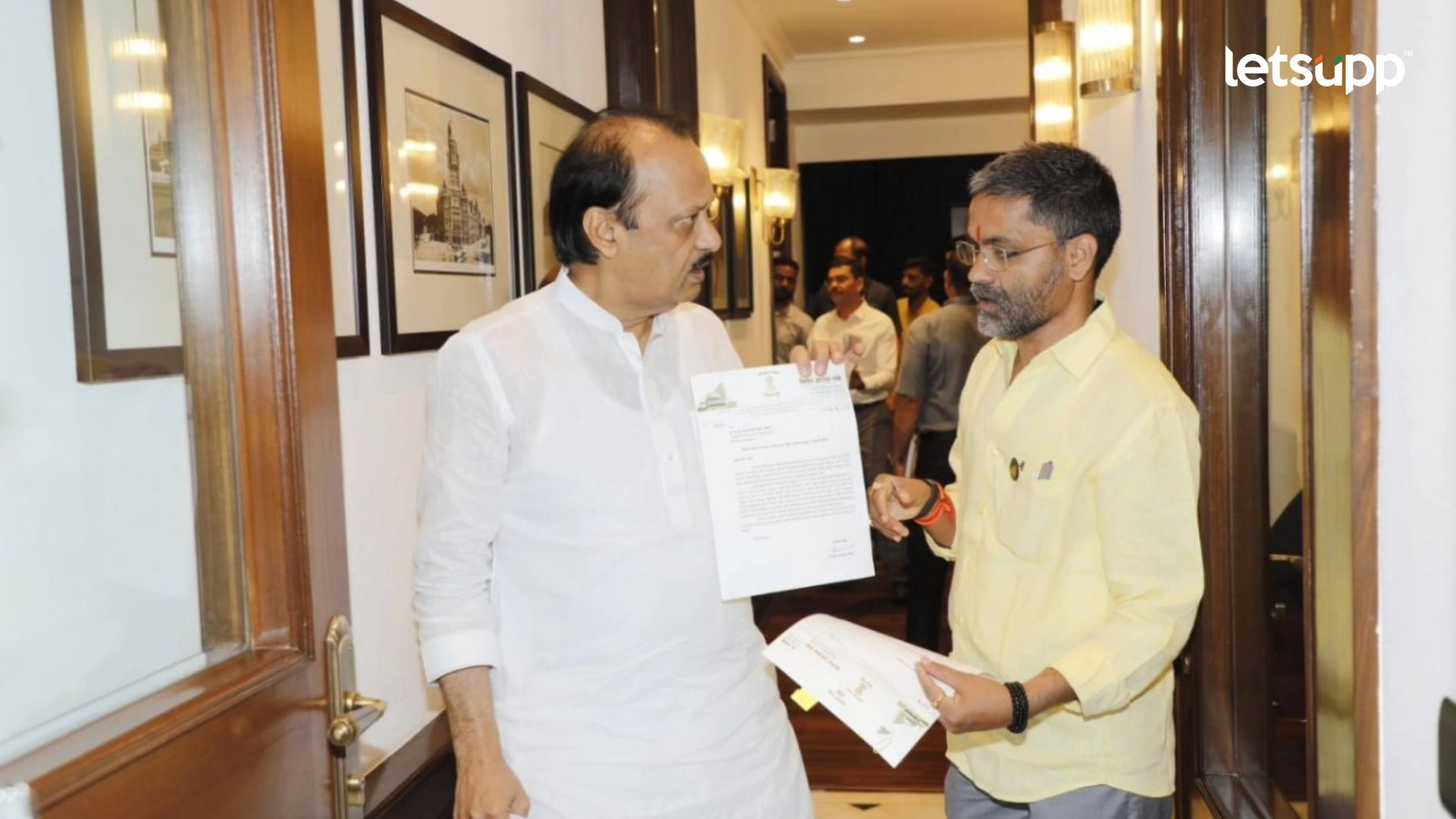 बळीराजा संकटात…; कांद्याच्या थकित अनुदानासाठी आमदार लंकेचे अजितदादांना साकडं Letsupp Image 2023 07 20T162333.829