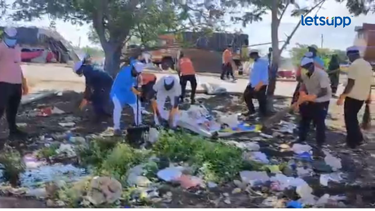 नगरच्या 300 युवकांचं पंढरपुरात स्वच्छता अभियान; तरुणांकडून पांडुरंगाची अनोखी सेवा Pandharpur Cleaning Drive