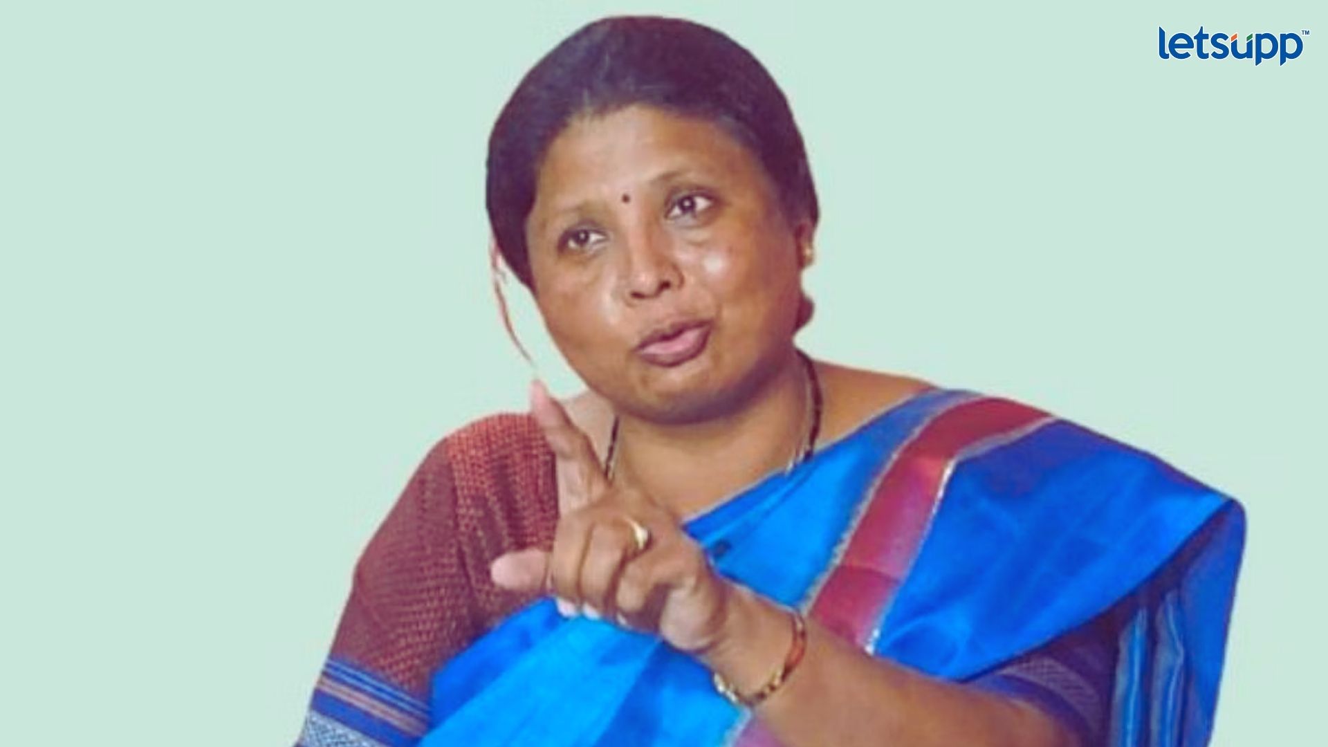 भारतीय जनता पार्टी भाड्याने जमवलेला पक्ष, फडणवीस हे एक नंबरचे ‘ढ’; सुषमा अंधारेंची सडकून टीका Maratha Reservation : 'केंद्रात बहुमताचं सरकार तरीही मराठा समाजाला'...अंधारेंचा भाजपवर हल्लाबोल