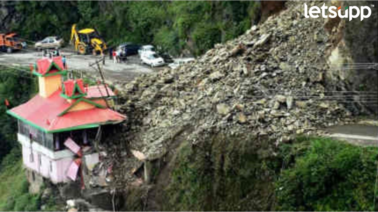 Shimala Landslide : हिमाचल प्रदेशमध्ये हाहाकार! शिमलामध्ये  श्रावणी सोमवारीच शिव मंदिरावर कोसळली दरड