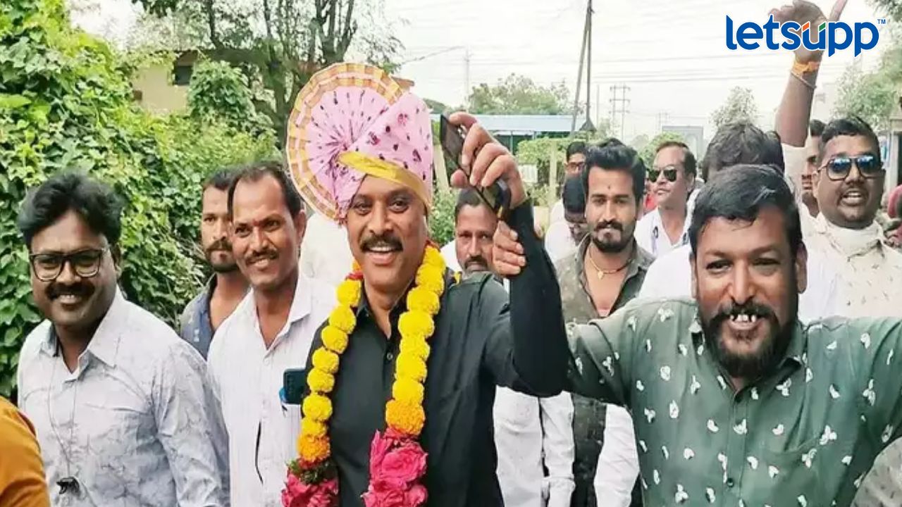 मर्जीची बदली नोकरीवर बेतली! कंत्राटदारांनी डीजे लावून वरात काढल्यानं अभियंत्याचं निलंबन Sana Khan (6)
