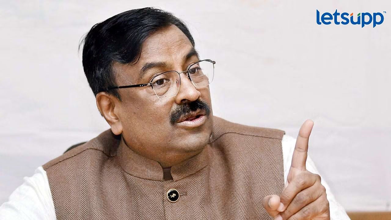 तुम्ही ट्विस्ट करु नका; कोणती भाजप आवडते? उत्तरावरुन सुधीर मुनगंटीवारांचा यूटर्न धुळ्यात बिबट्याचा धुडगूस; सुधीर मुनगंटीवारांनी दिले मारण्याचे आदेश