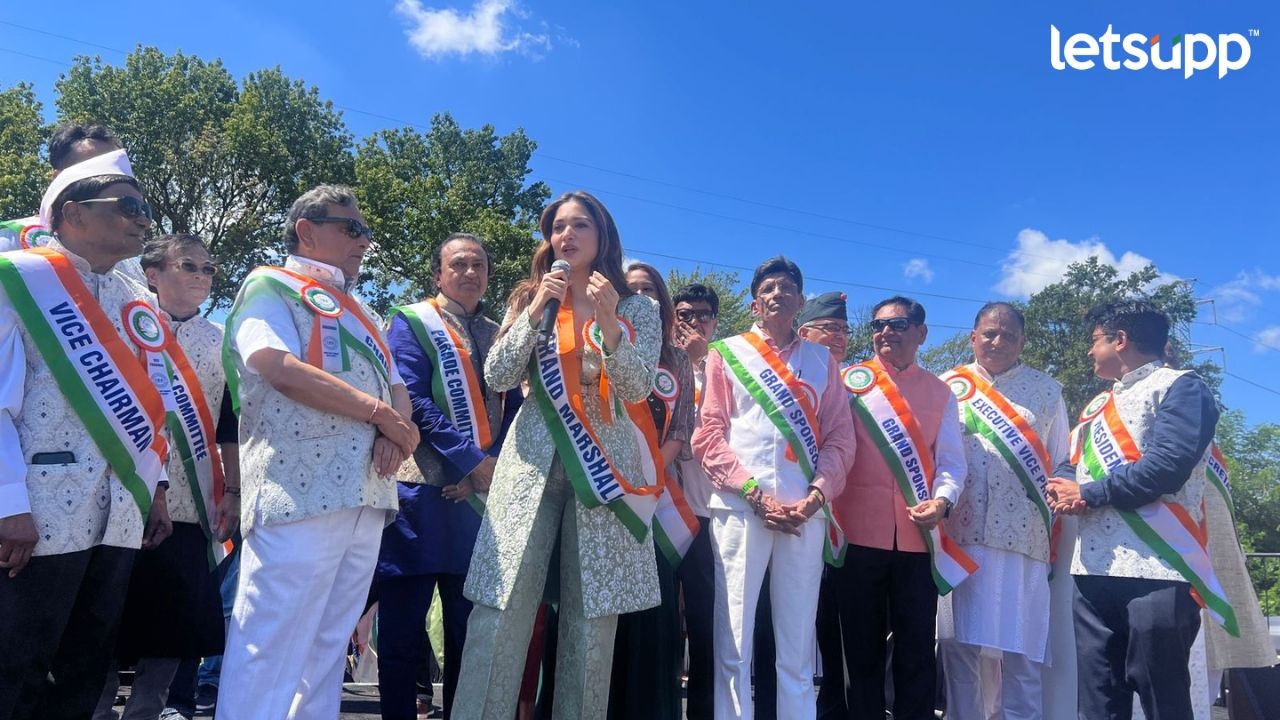 New Jersey : अभिनेत्री तमन्ना भाटिया ‘इंडिया डे परेड’मध्ये ग्रॅंड मार्शल म्हणून चमकली! Tamanna Bhatia