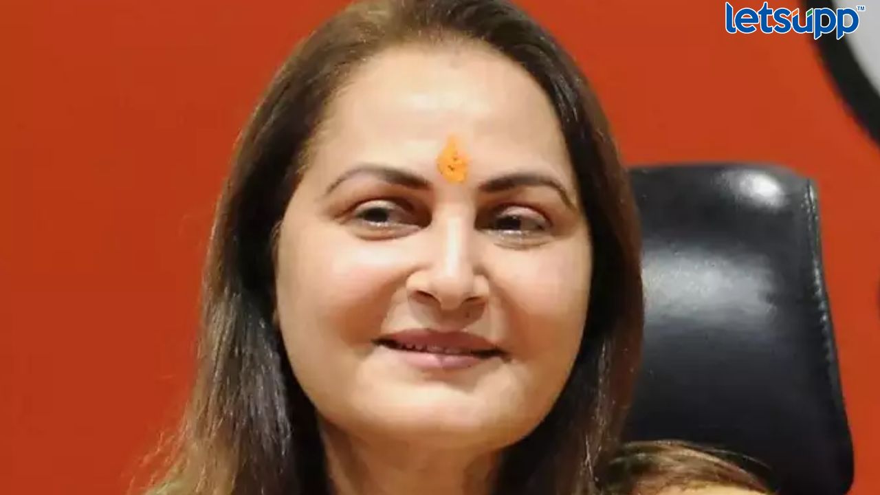 प्रसिध्द अभिनेत्री जया प्रदा यांना न्यायालयाचा दणका! 6 महिन्यांच्या तुरुंगवासाची शिक्षा; नेमकं कारण काय? Untitled Design (3)