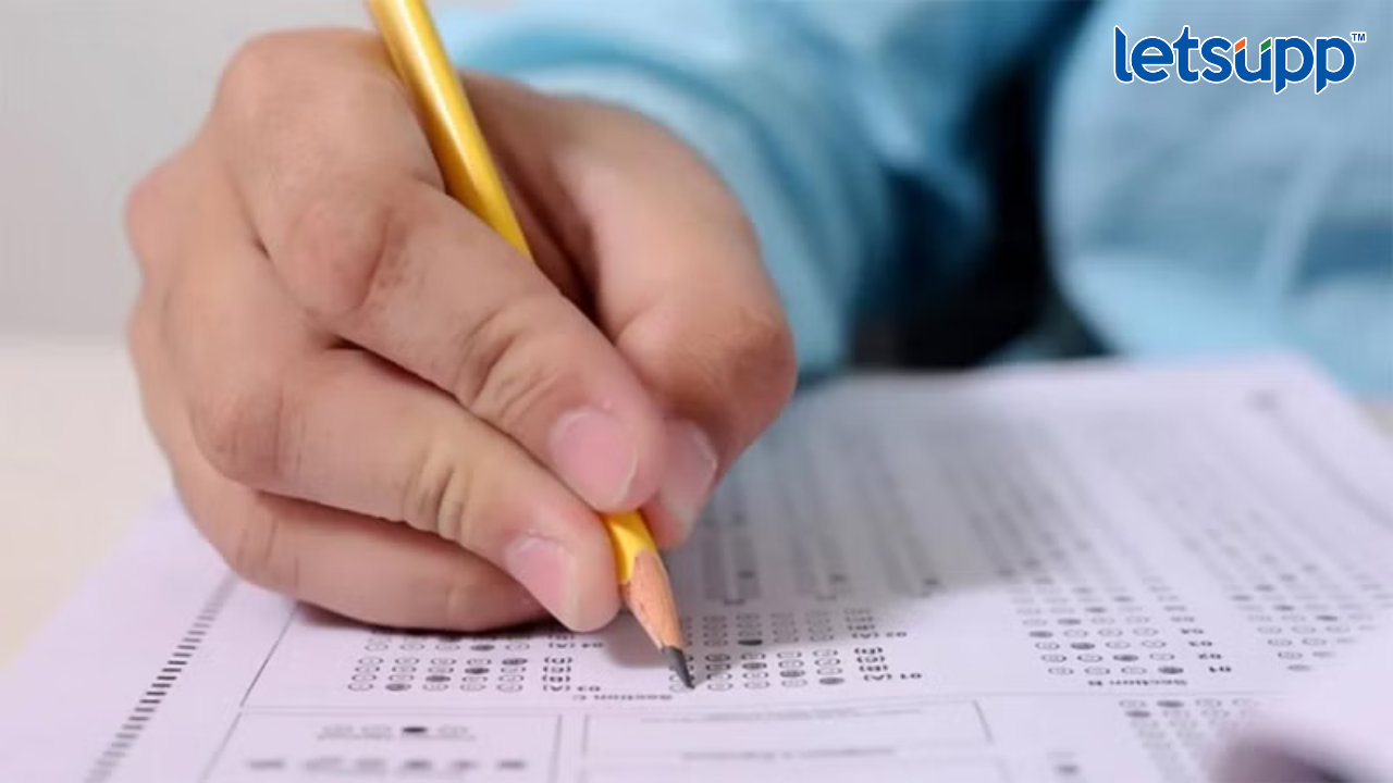 Talathi Bharati Exam : ज्याने पेपर फोडला, तो मुख्य आरोपीच झाला पास, गणेश गुसिंगेला 138 गुण Untitled Design