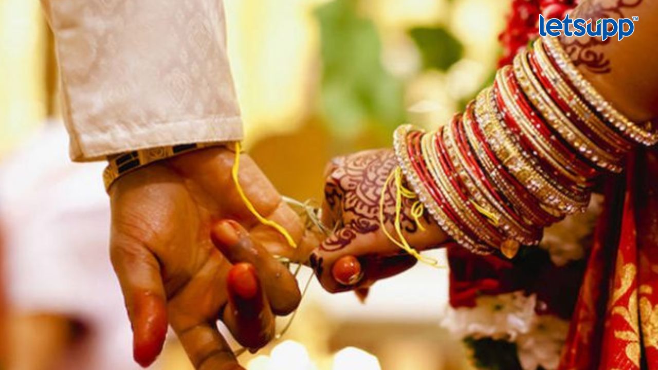 मुलीचं लग्न करायला आई निघाली पण स्वतःच जावयाच्या प्रेमात पडली अन् पुढे.. वाचा अनोख्या विवाहाची स्टोरी Wedding Ceremony