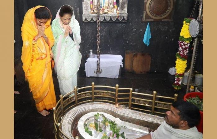 राजकारणातील कटुता आता स्नेहामध्येही; प्रथमच प्रतिभाताई पवार एकट्याच भीमाशंकरला ! वळसेंच्या कुटुंबाची पाठ Bhimashnakr