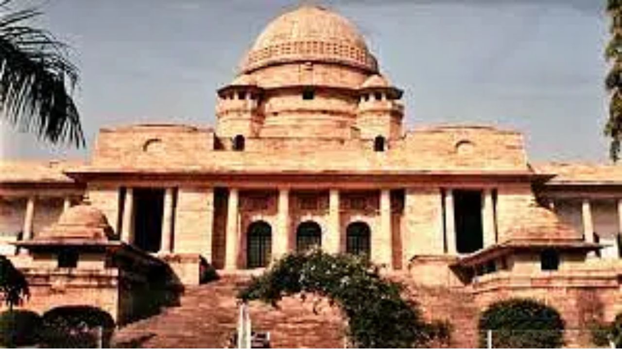‘स्वाभिमानाच्या विरोधात काम करू शकत नाही’; भर कोर्टातचं न्यायमूर्तींचा राजीनामा Court