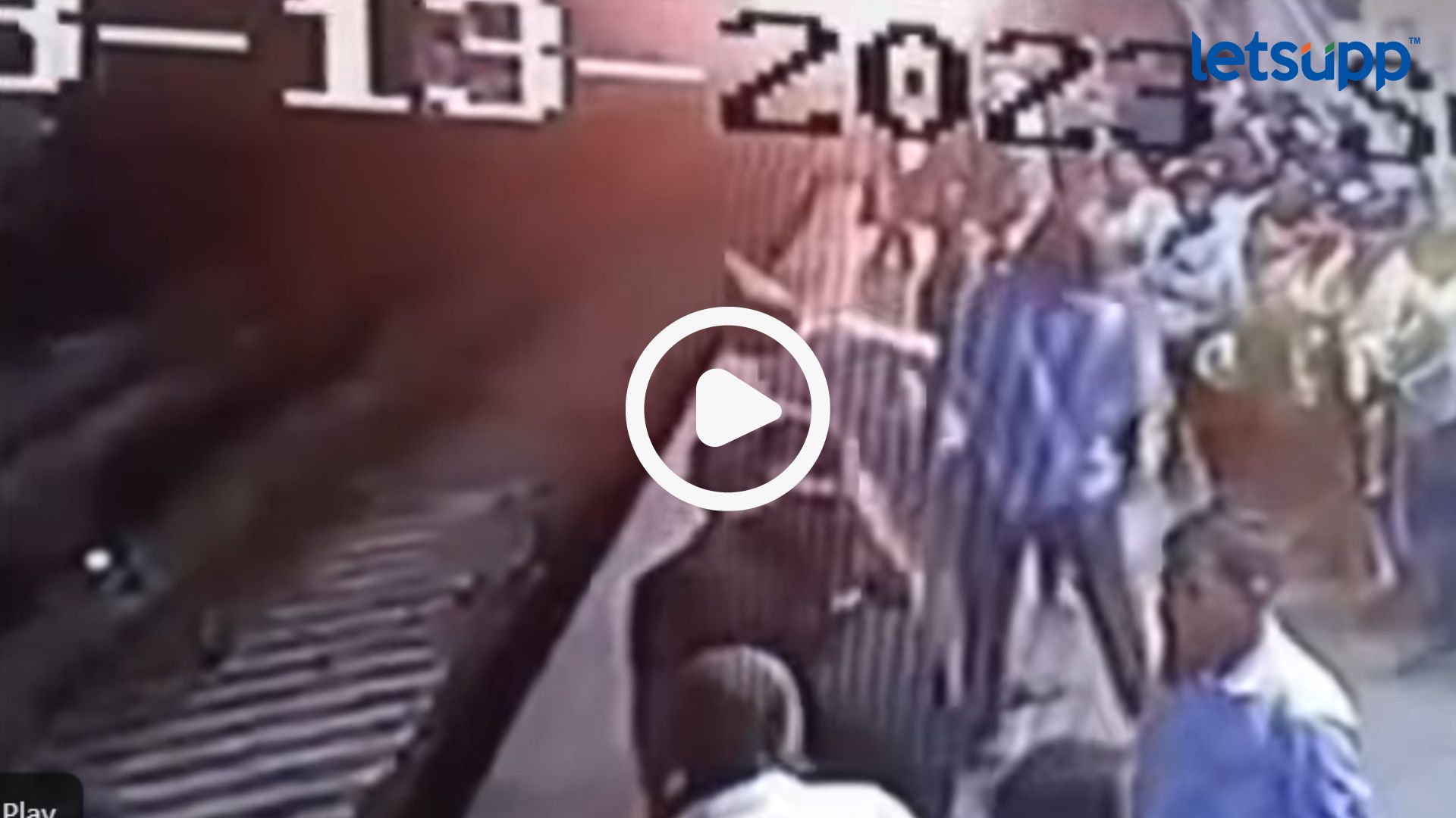 Video : नुकताच कायमस्वरुपी नोकरीत, पुढील वर्षी लग्न… : दाम्पत्याच्या मारहाणीत गमवाला जीव Letsupp Image 2023 08 19T145348.318