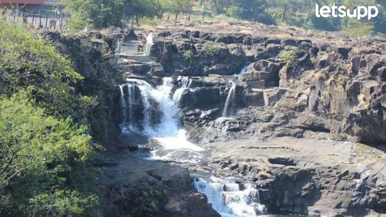 Ahmednagar News : ‘सेल्फी’ काढायला गेला अन् जीवच गमावला… रंधा फॉलमध्ये पडून तरुणाचा मृत्यू Randha Fall
