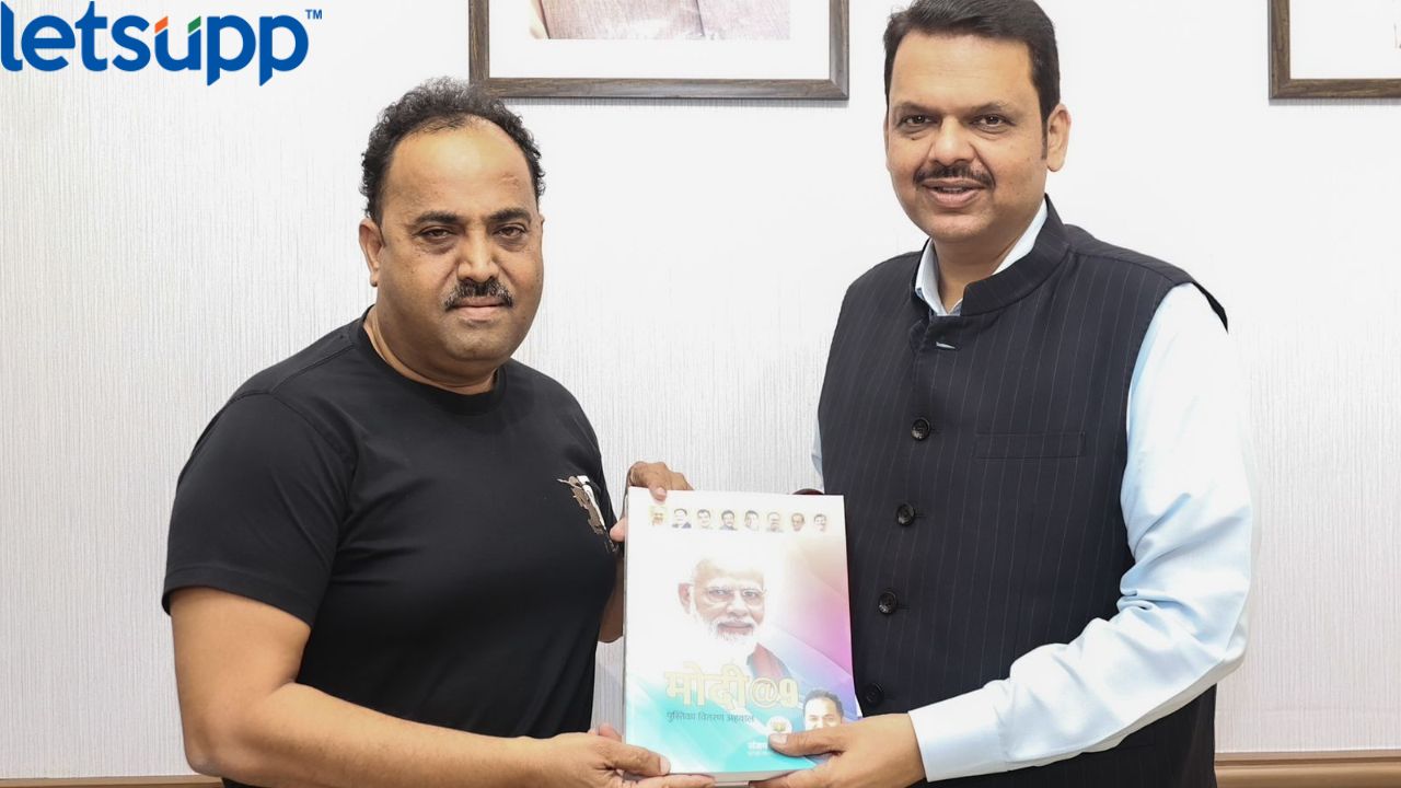 ‘मोदी@9 ‘च्या 60 हजार पुस्तिकांचे वितरण करणाऱ्या संजय काकडेंना फडणवीसांची शाबासकीची थाप Sanjay Kakade Meet Devendra Fadnvis