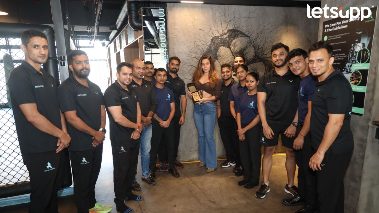 MMA Matrix : टायगर श्रॉफची बहिण कृष्णा श्रॉफचा आशिष शेलारांकडून सन्मान 800 (12)