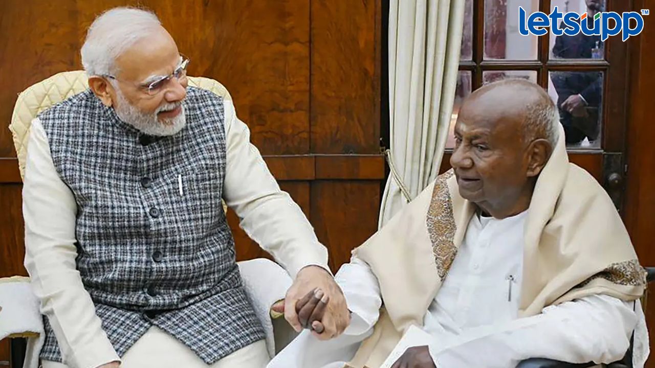 इंडिया आघाडी विरूद्ध आजी-माजी पंतप्रधान एकत्र, लोकसभा निडणुकांसाठी जेडीएस-भाजप युतीची घोषणा Ramdas Athwale Poem Opposing Is The Fashion Of Congress (1)
