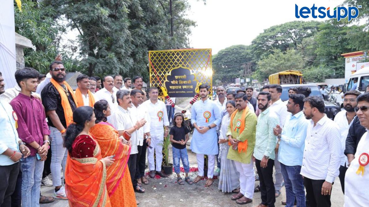 स्मायलिंग अस्मितामुळे चौथे शिवाजी महाराजांचा इतिहास पुढे आला; शहाजीराजेंचं विधान Ramdas Athwale Poem Opposing Is The Fashion Of Congress
