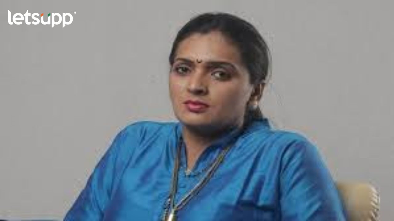 सुप्रिया सुळेंवर टीका; ठोंबरे पाटील आक्रमक, म्हणाल्या, ‘कुत्रंही..,’ Rupali Thombare