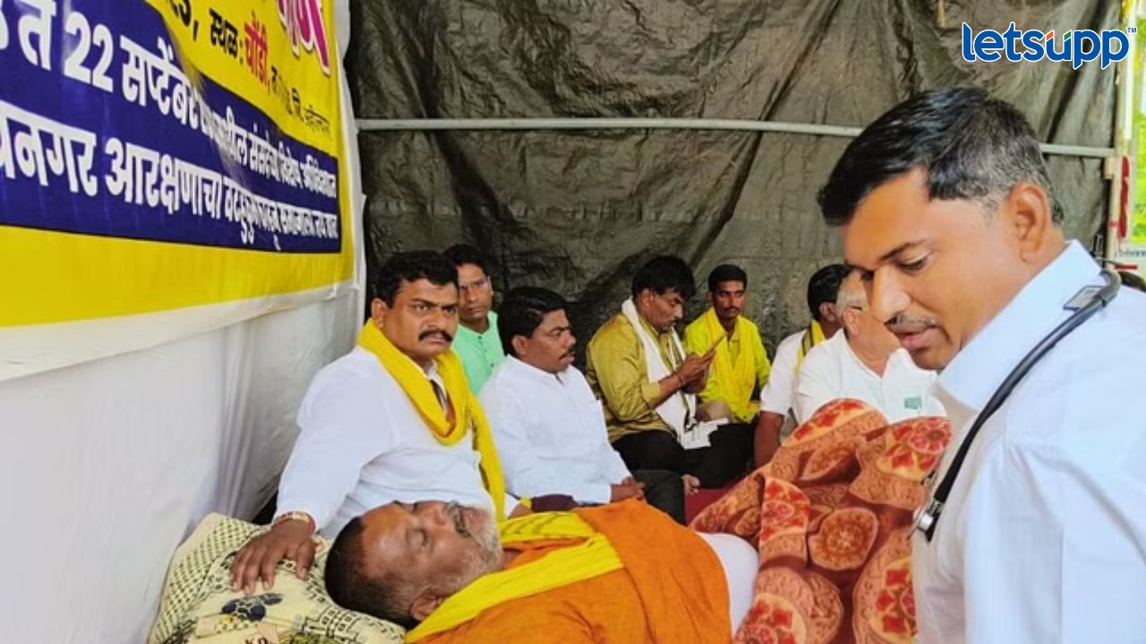 Dhangar Reservation : चौंडीत आंतरवलीची पुनरावृत्ती; धनगर आंदोलकाची प्रकृती खालवताच लावले सलाईन Untitled Design