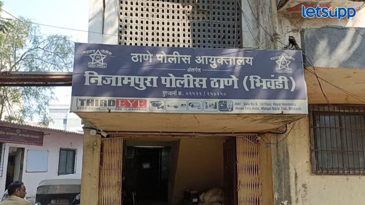 भिवंडीत बांगलादेशी नागरिकांसाठी बनावट शिधापत्रिका बनवणाऱ्या तिघांना अटक; ATS ची मोठी कारवाई Untitled Design (4)