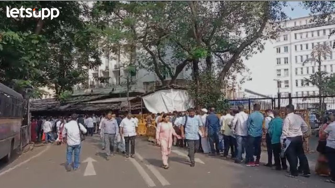 सरकार दरबारी प्रश्न मांडण्यासाठी तोबा गर्दी; मंत्रालय ते मुख्य प्रवेशद्वारापर्यंत मोठी रांग… MMM