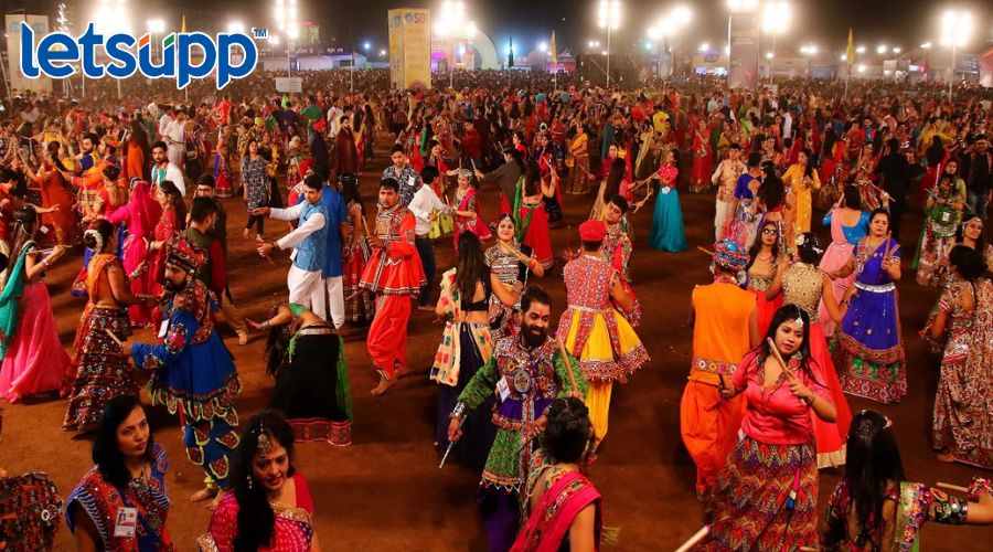 गरबा खेळायला जाताय तर सावधान… पोलिसांनी केले महत्वाचे आवाहन Navratri Garba Utsav