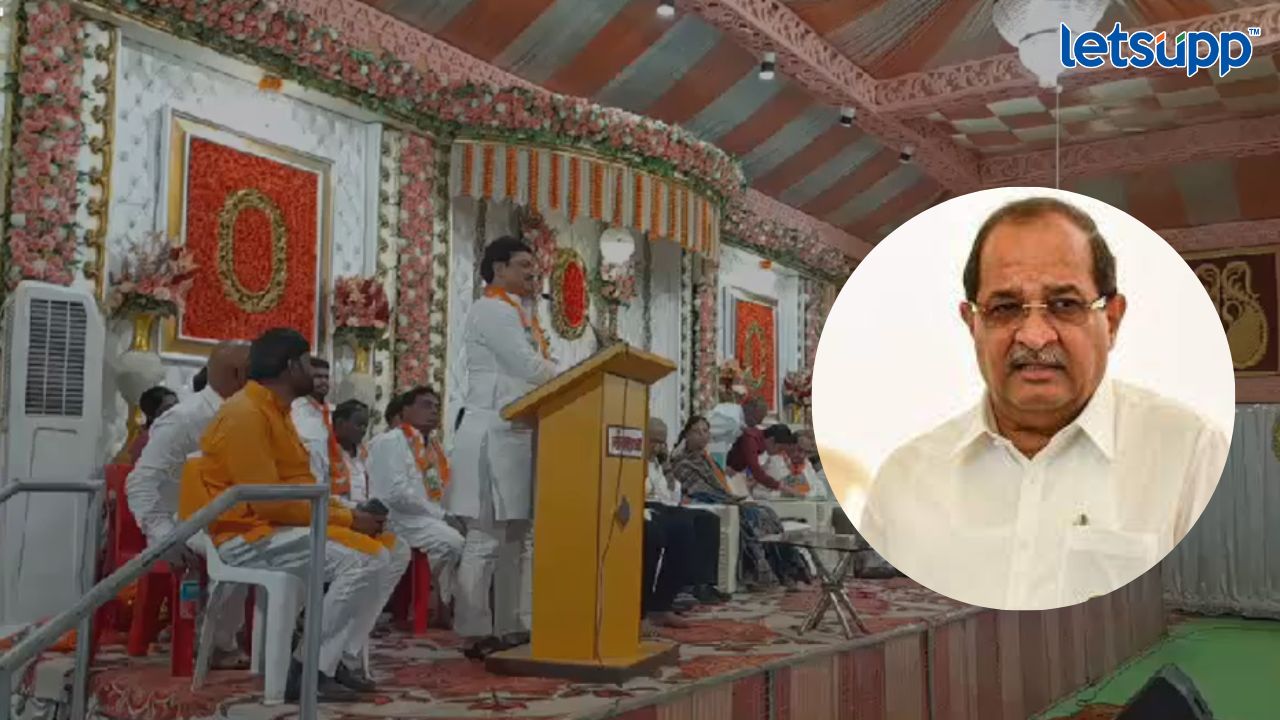 नेत्यांच्या सभा सगळ्या उत्तरेकडेच का? राम शिंदे यांचा मंचावरच विखे पाटलांना सवाल Ram Shinde Radhakrishna Vikhe
