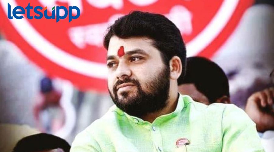 मराठा आंदोलकांचा रविकांत तुपकरांना दणका; लातूरमध्ये बैठक उधळली मराठा आंदोलकांचा रविकांत तुपकरांना दणका; लातूरमध्ये बैठक उधळली