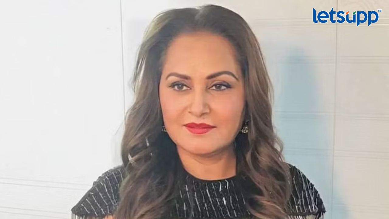 Jaya Prada : जया प्रदा हाजिर हो! न्यायालयानं काढला जामीनपात्र वारंट; नेमकं प्रकरण तरी काय? Jaya Prada