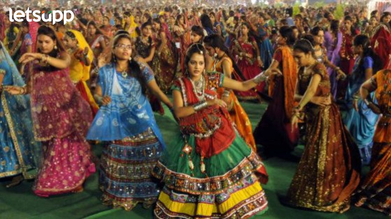 Gujrat News : मुलीचं बक्षीस जिंकणं वडिलांच्या जीवावर बेतलं; गरबा कार्यक्रमात असं काय घडलं? Garba