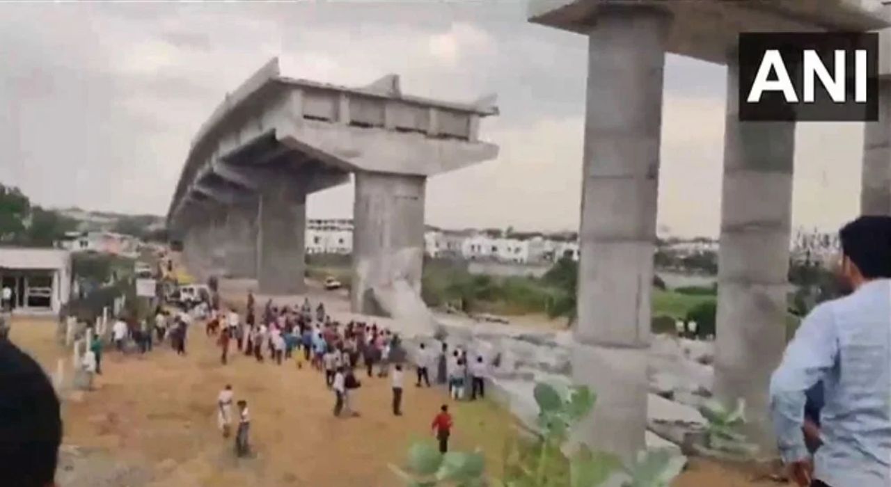 Gujarat Bridge Collapse : मोठी दुर्घटना! गुजरातमध्ये निर्माणाधीन पूल कोसळला; 2 जण ठार